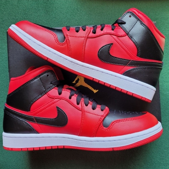 Nike Air Jordan 1 Mid Reverse Bred Mens Size 10.5 - Picture 2 of 4